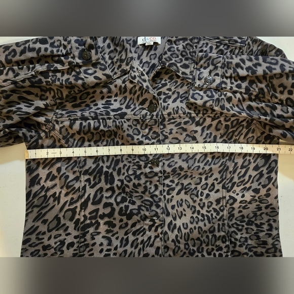 D & Co Women's Animal Print Denim Jacket Size Small - Picture 5 of 11